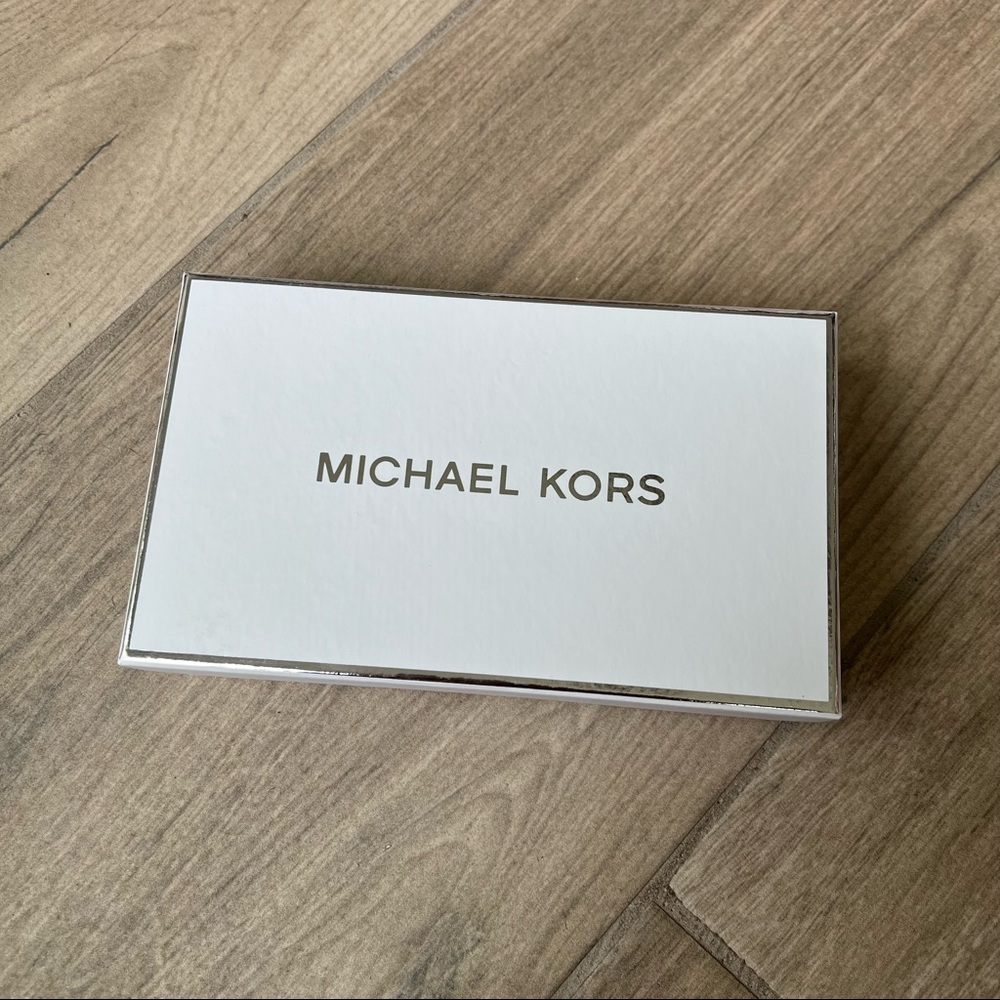 MICHAEL KORS JET SET WALLET - Picture 2 of 11